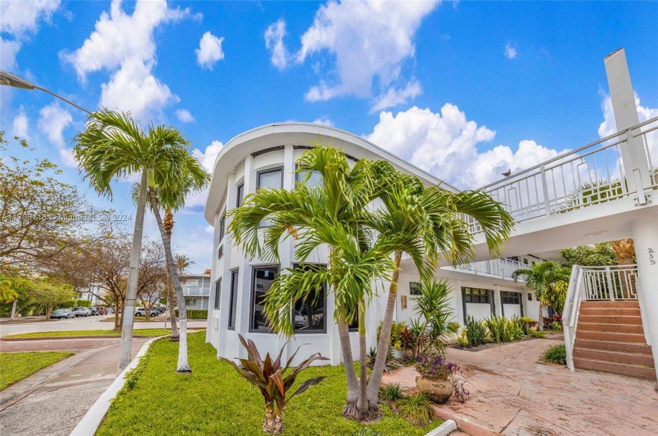 235 78th St, Miami Beach, FL 33141 Photo