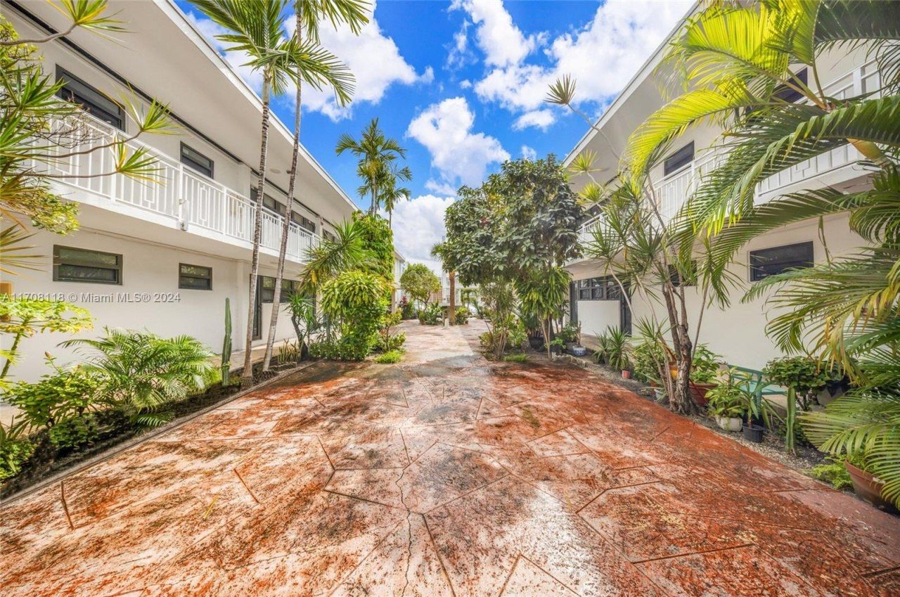 235 78th St, Miami Beach, FL 33141 Photo