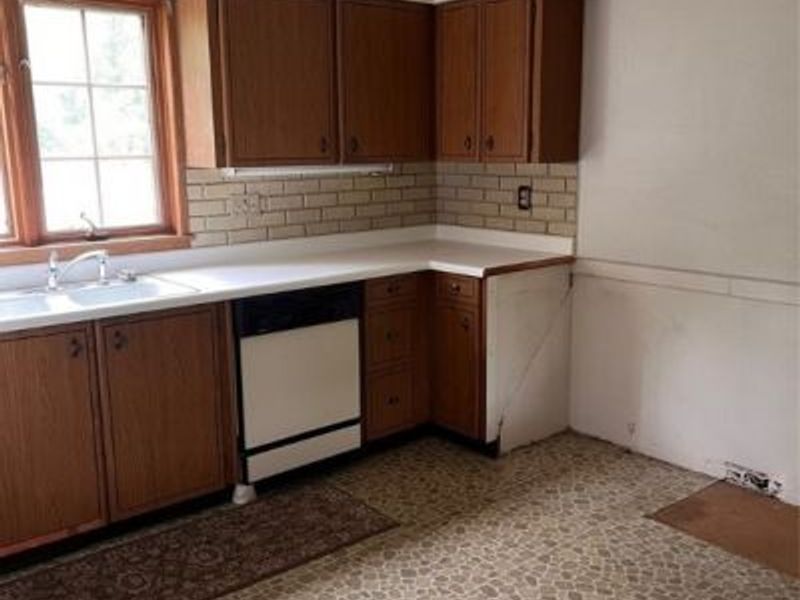 605 Bond Street, Dover, OH 44622 Photo 4