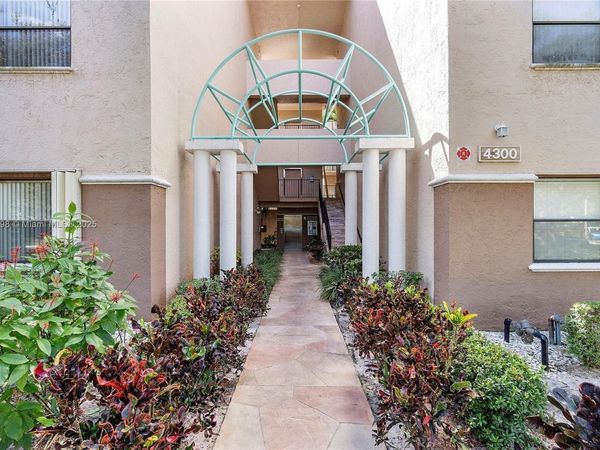 4300 NW 30th St, Unit 141, Coconut Creek, FL 33066