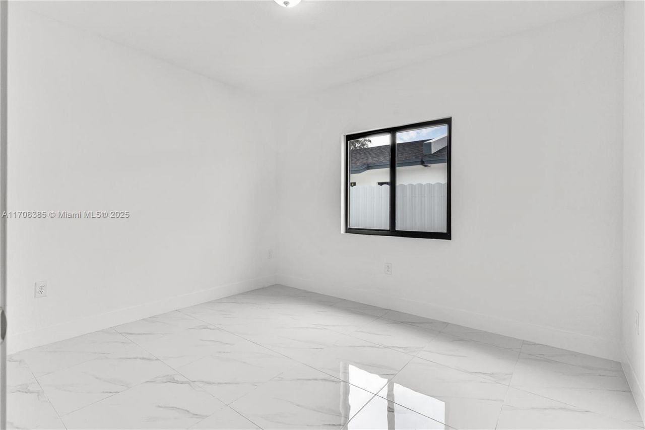 11970-11972 SW 213 St, Miami, FL 33177 Photo