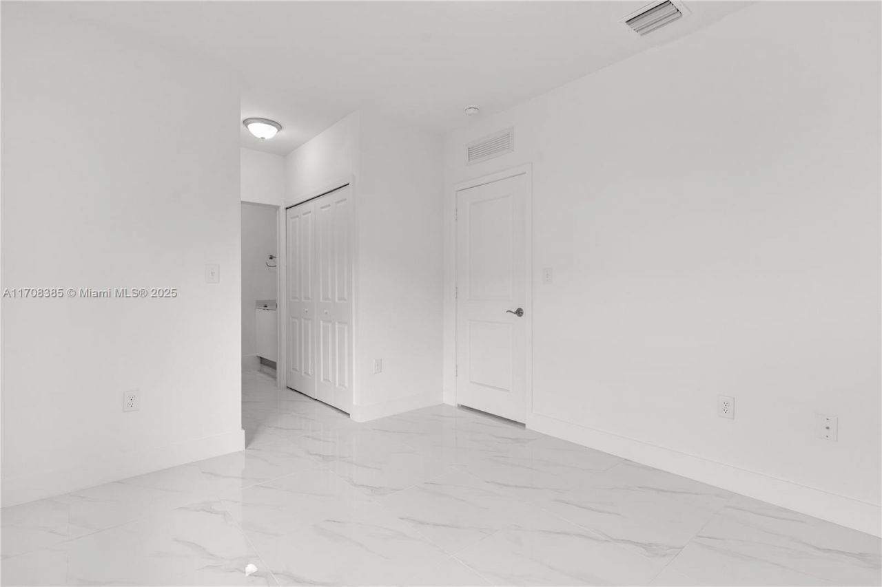 11970-11972 SW 213 St, Miami, FL 33177 Photo