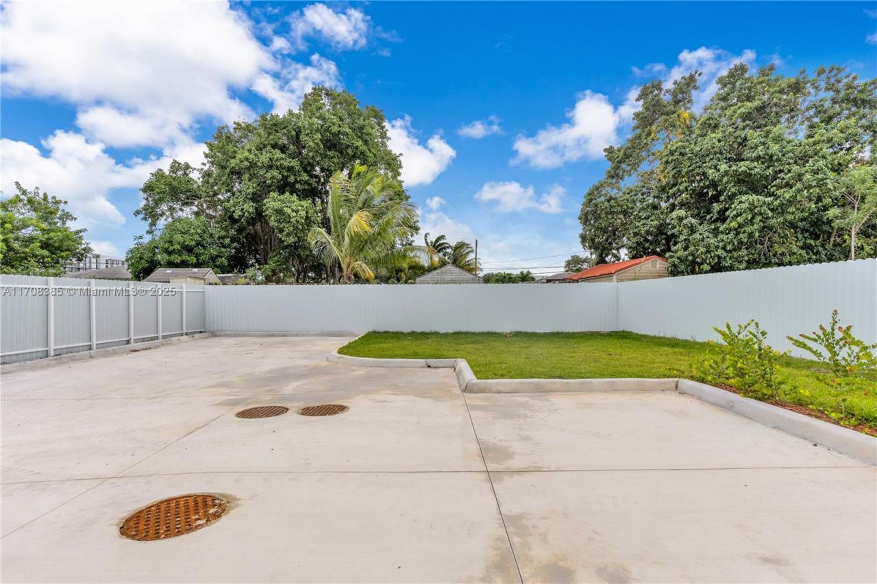 11970-11972 SW 213 St, Miami, FL 33177 Photo