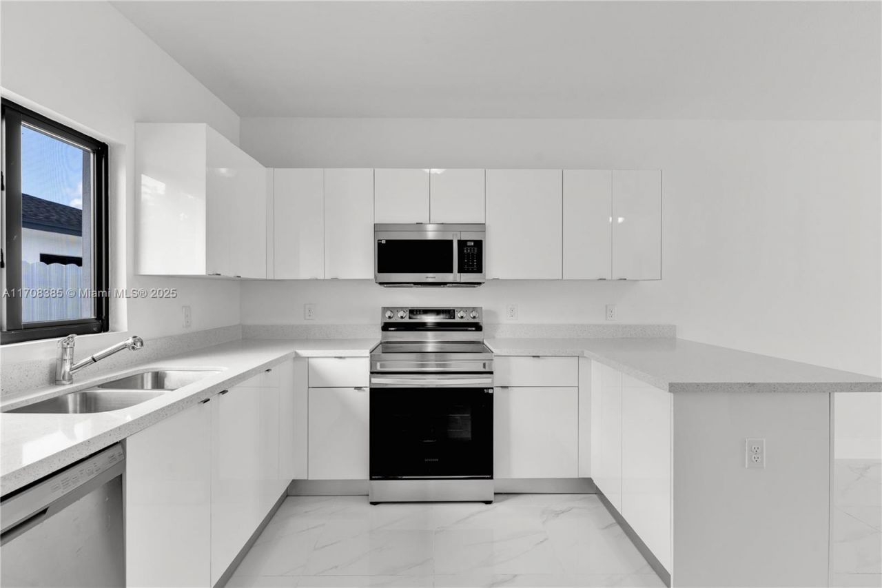 11970-11972 SW 213 St, Miami, FL 33177 Photo