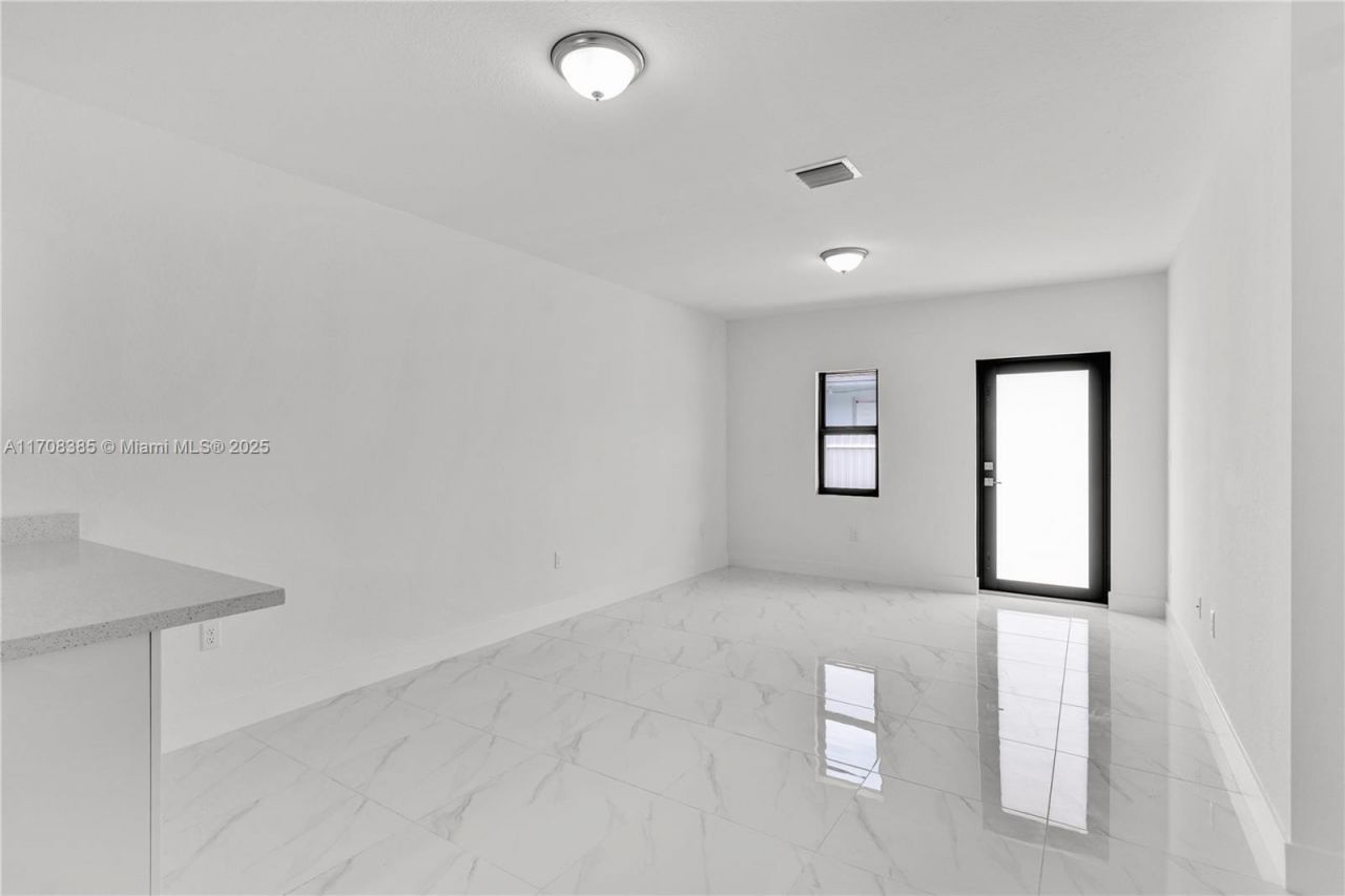 11970-11972 SW 213 St, Miami, FL 33177 Photo