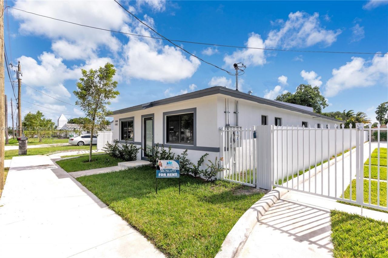 11970-11972 SW 213 St, Miami, FL 33177 Photo