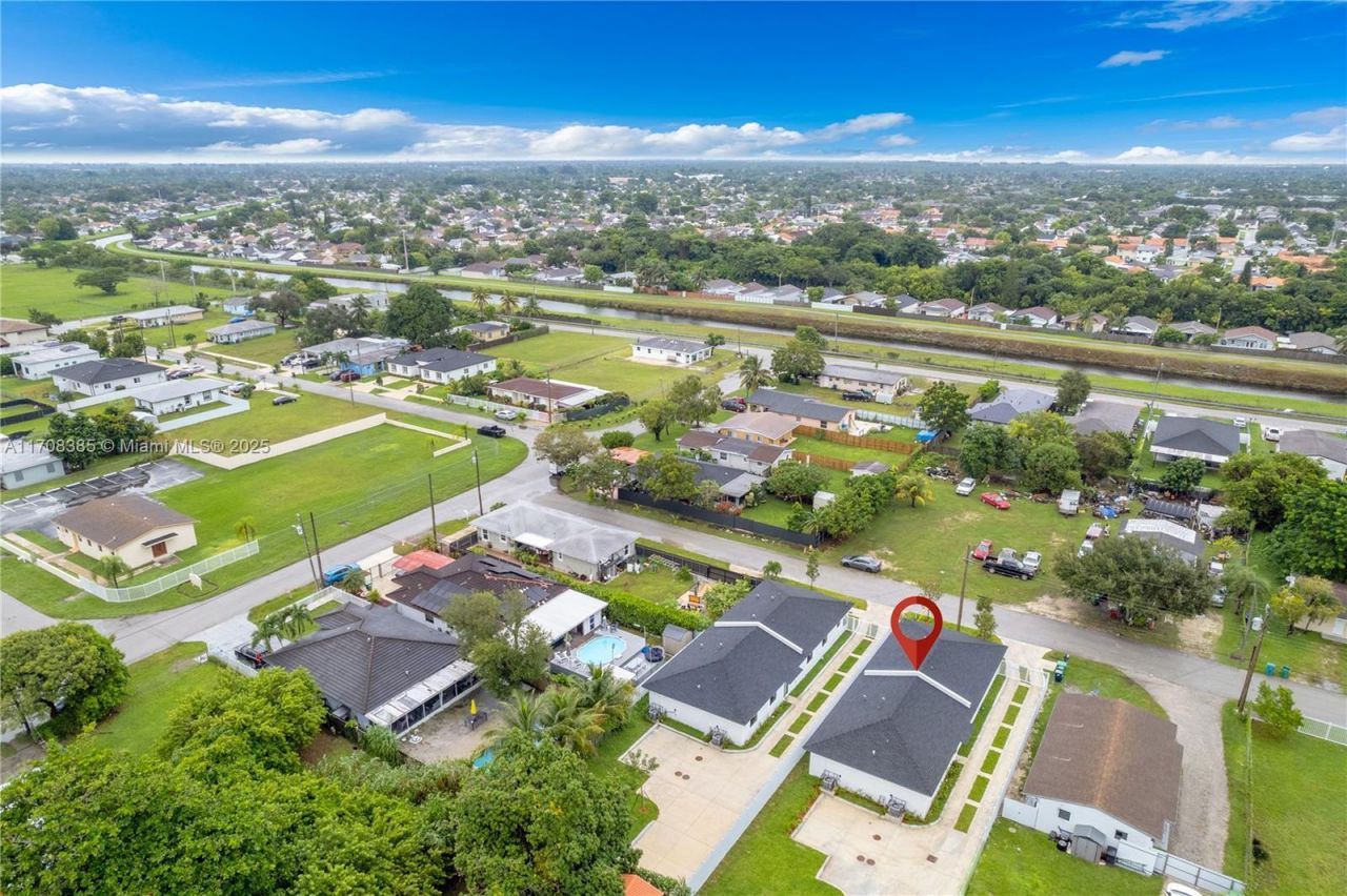 11970-11972 SW 213 St, Miami, FL 33177 Photo