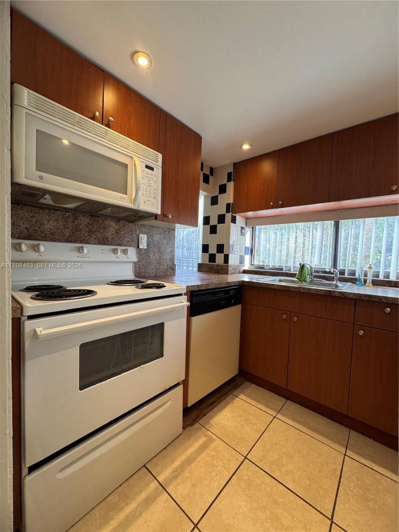 16919 N Bay Rd, Unit 117, Sunny Isles Beach, FL 33160 Photo