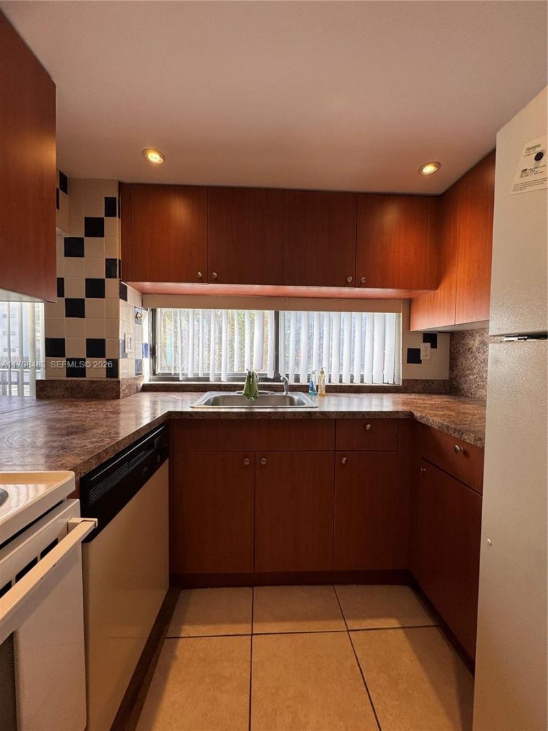 16919 N Bay Rd, Unit 117, Sunny Isles Beach, FL 33160 Photo