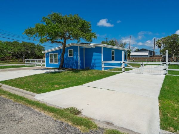 1403 S McCampbell, Aransas Pass, TX 78336
