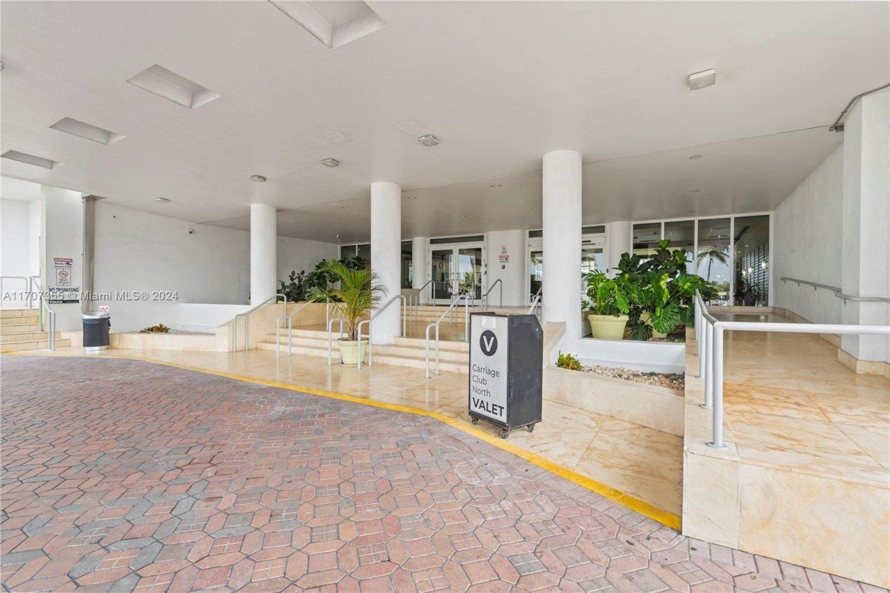 5005 Collins Ave, Unit 425, Miami Beach, FL 33140 Photo