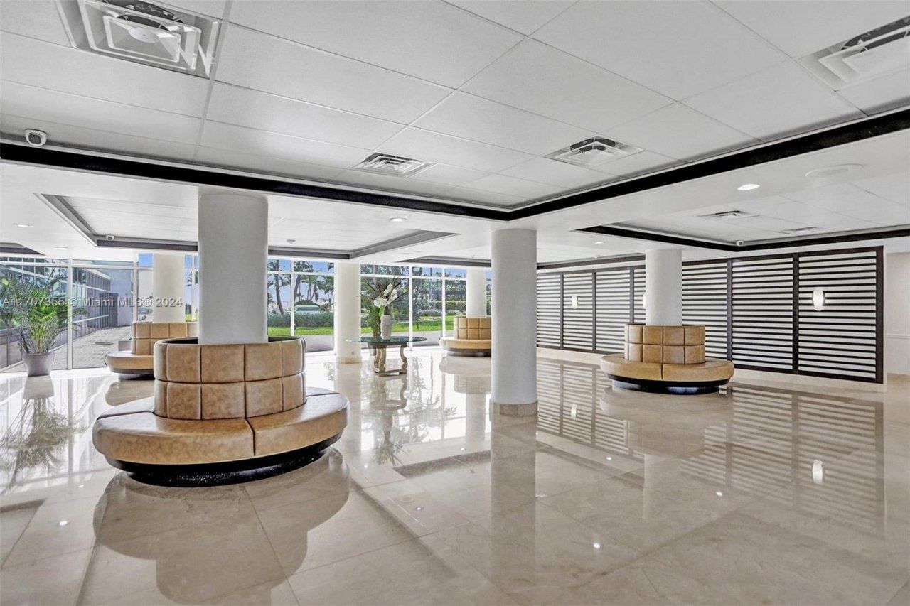 5005 Collins Ave, Unit 425, Miami Beach, FL 33140 Photo