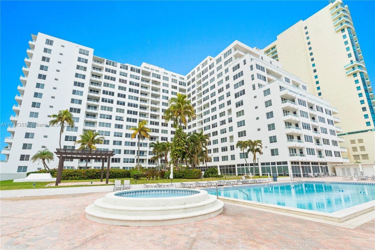 5005 Collins Ave, Unit 425, Miami Beach, FL 33140 Photo