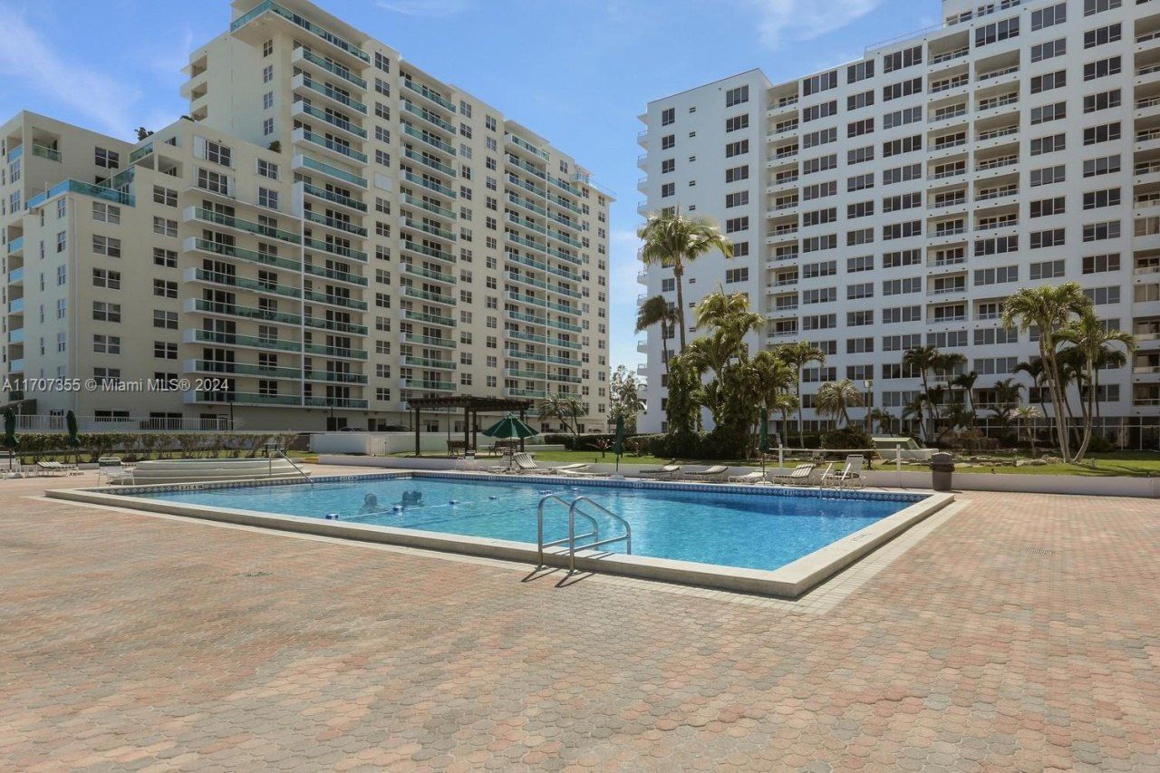 5005 Collins Ave, Unit 425, Miami Beach, FL 33140 Photo