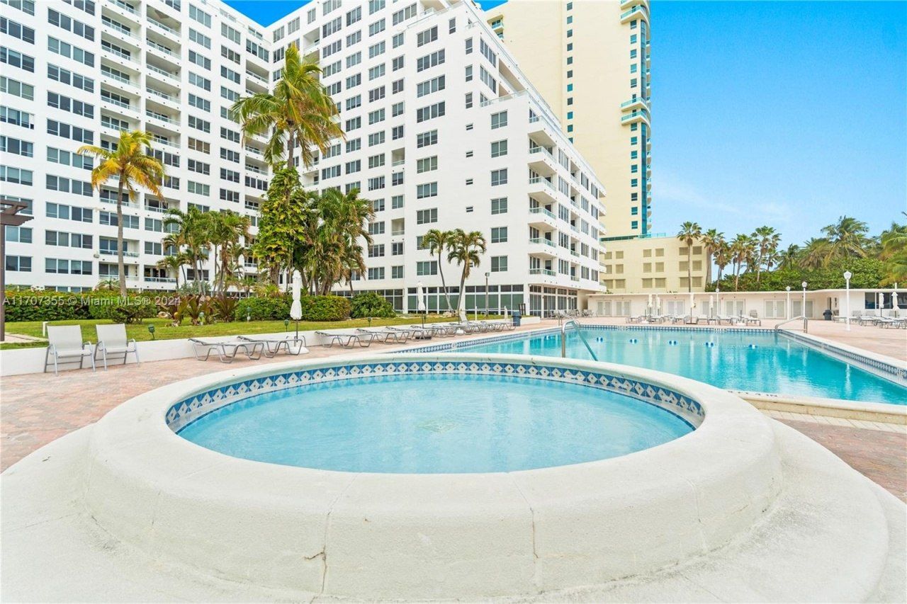 5005 Collins Ave, Unit 425, Miami Beach, FL 33140 Photo