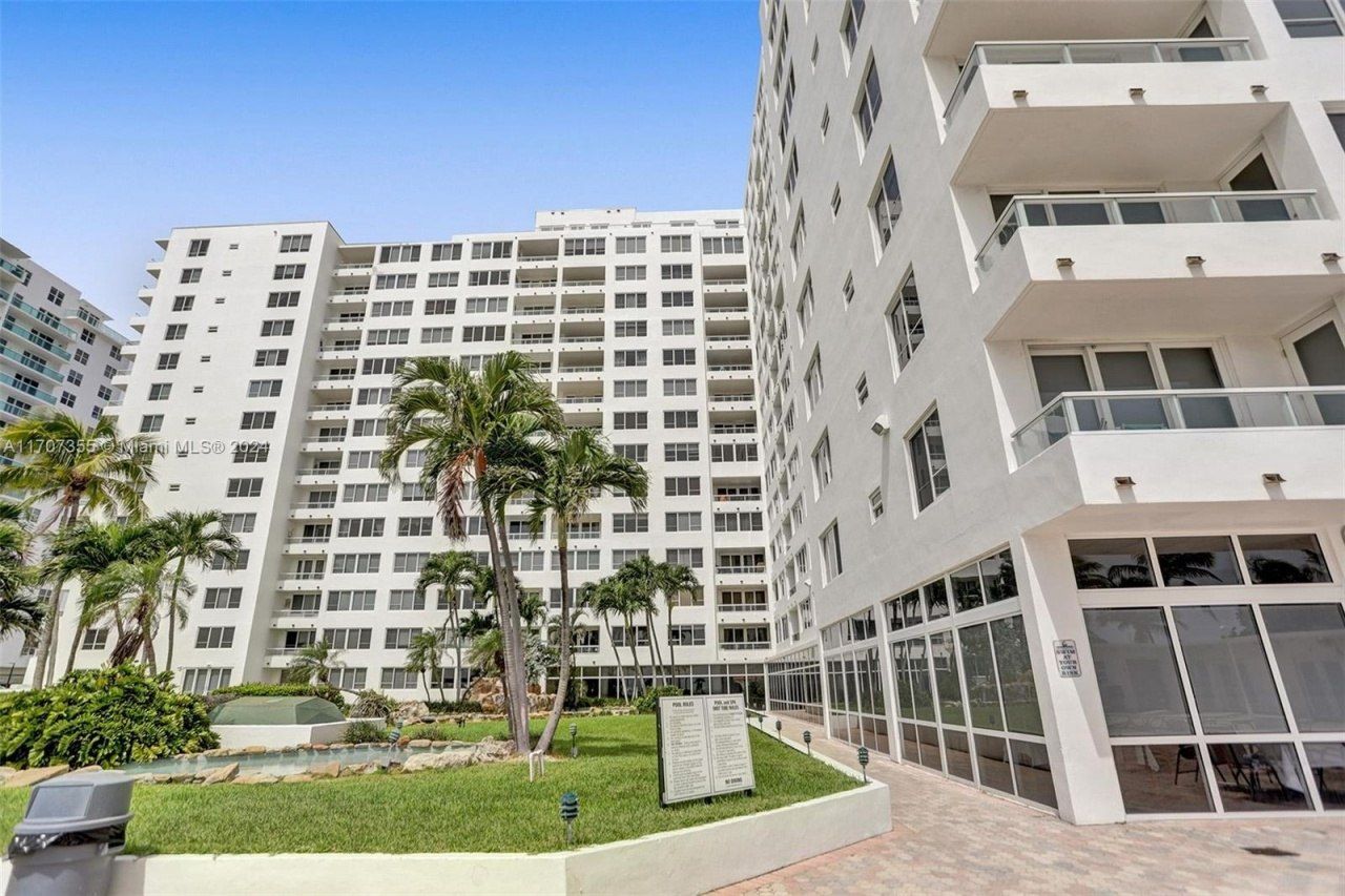 5005 Collins Ave, Unit 425, Miami Beach, FL 33140 Photo