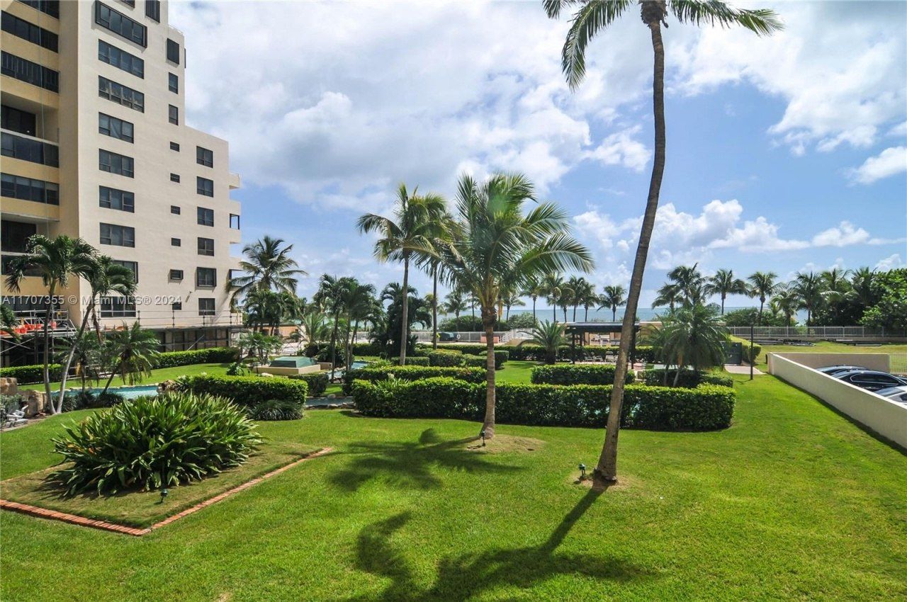 5005 Collins Ave, Unit 425, Miami Beach, FL 33140 Photo