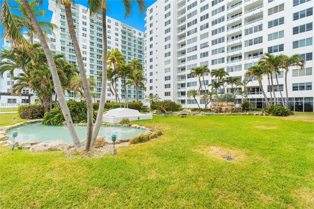 5005 Collins Ave, Unit 425, Miami Beach, FL 33140 Photo
