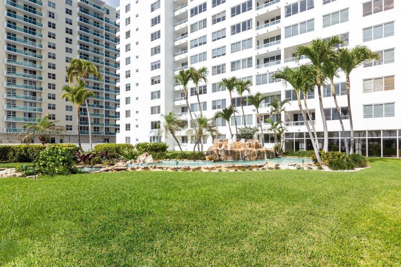 5005 Collins Ave, Unit 425, Miami Beach, FL 33140 Photo