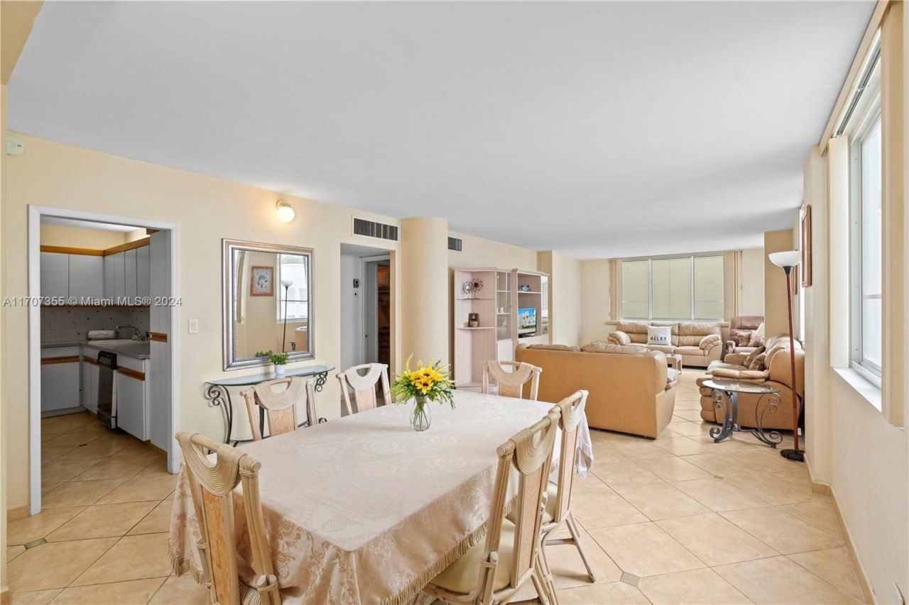 5005 Collins Ave, Unit 425, Miami Beach, FL 33140 Photo