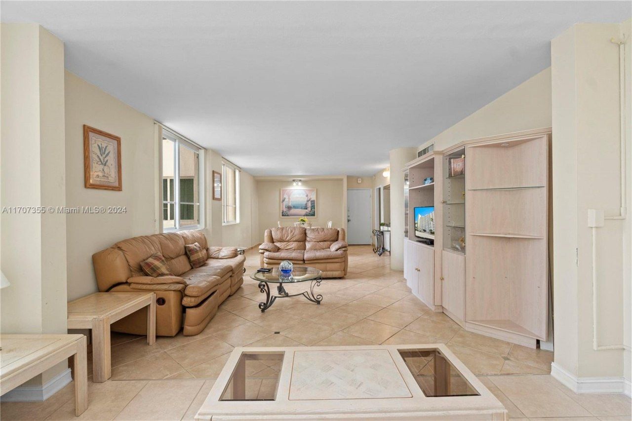 5005 Collins Ave, Unit 425, Miami Beach, FL 33140 Photo