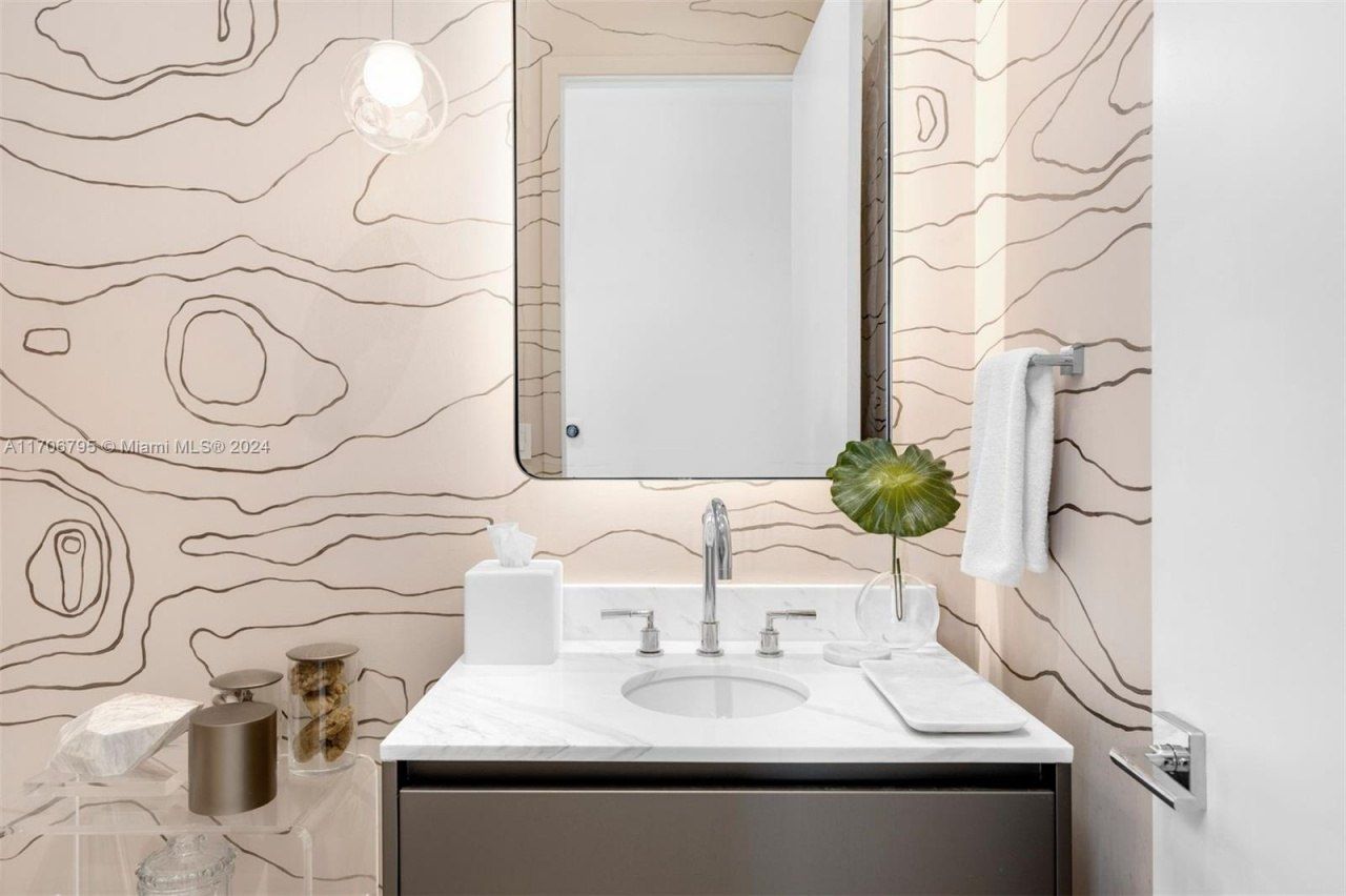 2811 S Bayshore Dr, Unit 20BC, Miami, FL 33133 Photo