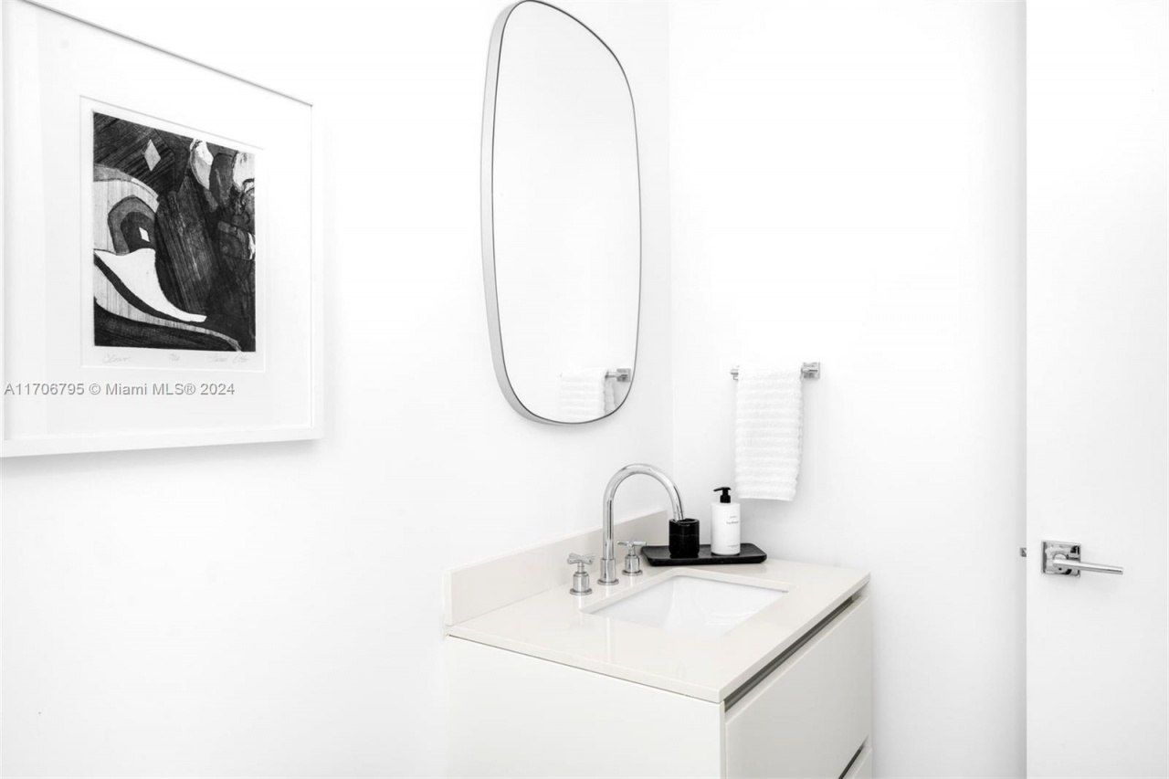 2811 S Bayshore Dr, Unit 20BC, Miami, FL 33133 Photo