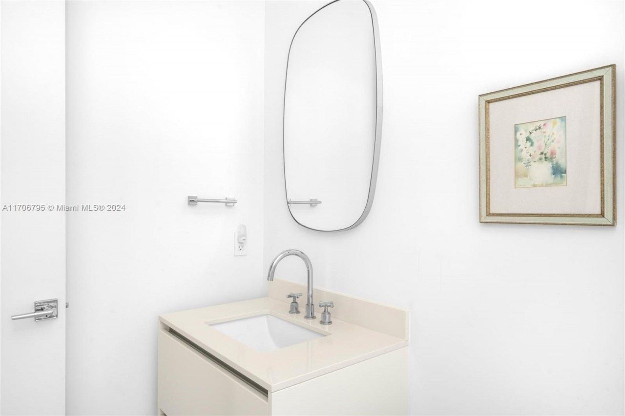 2811 S Bayshore Dr, Unit 20BC, Miami, FL 33133 Photo