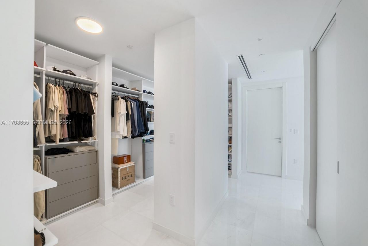 300 Biscayne Blvd Way, Unit 4703, Miami, FL 33131 Photo