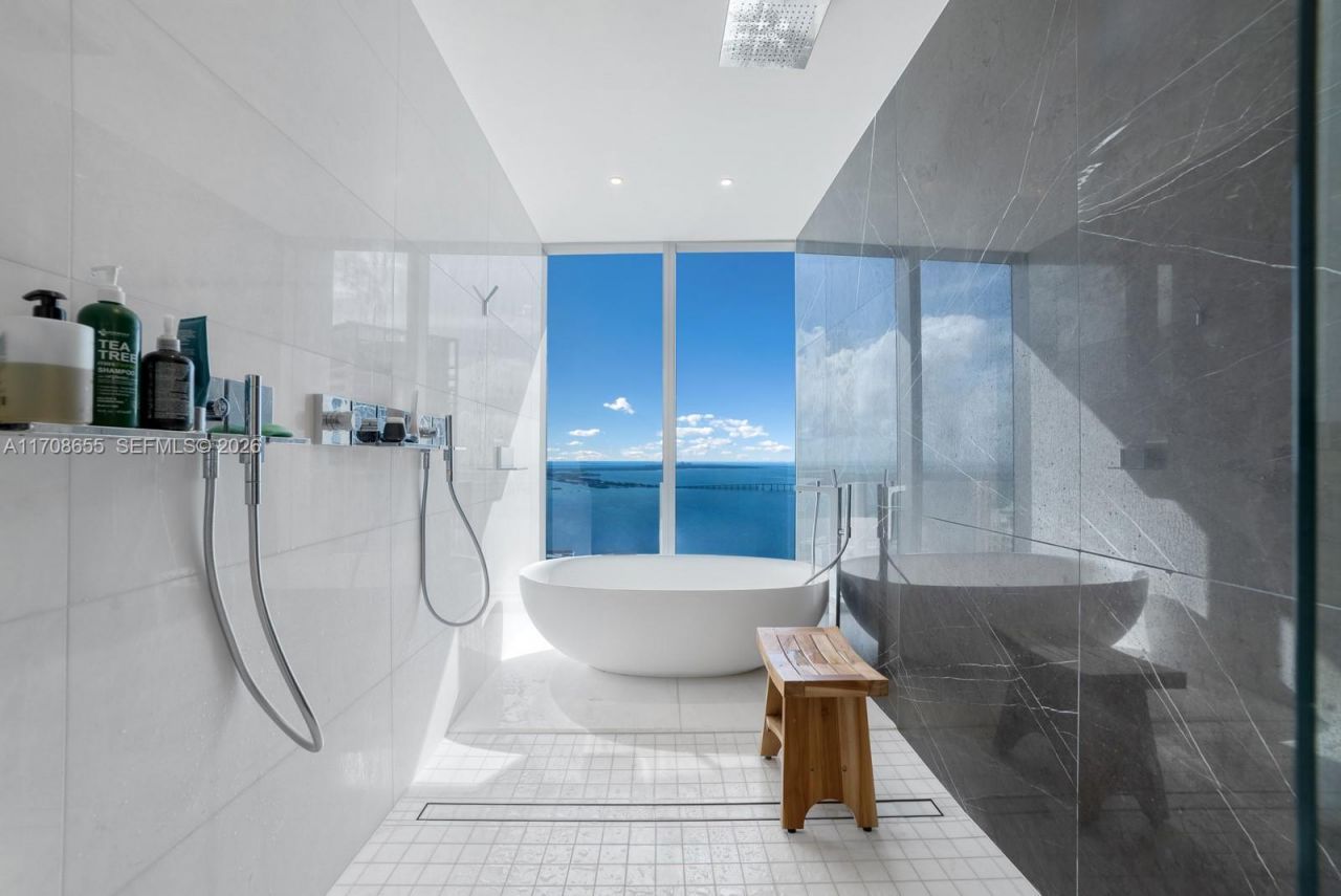 300 Biscayne Blvd Way, Unit 4703, Miami, FL 33131 Photo