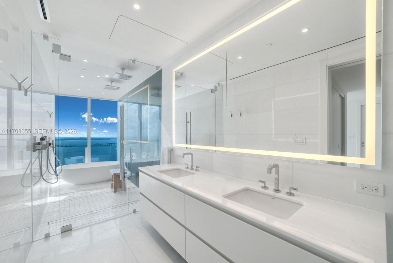 300 Biscayne Blvd Way, Unit 4703, Miami, FL 33131 Photo