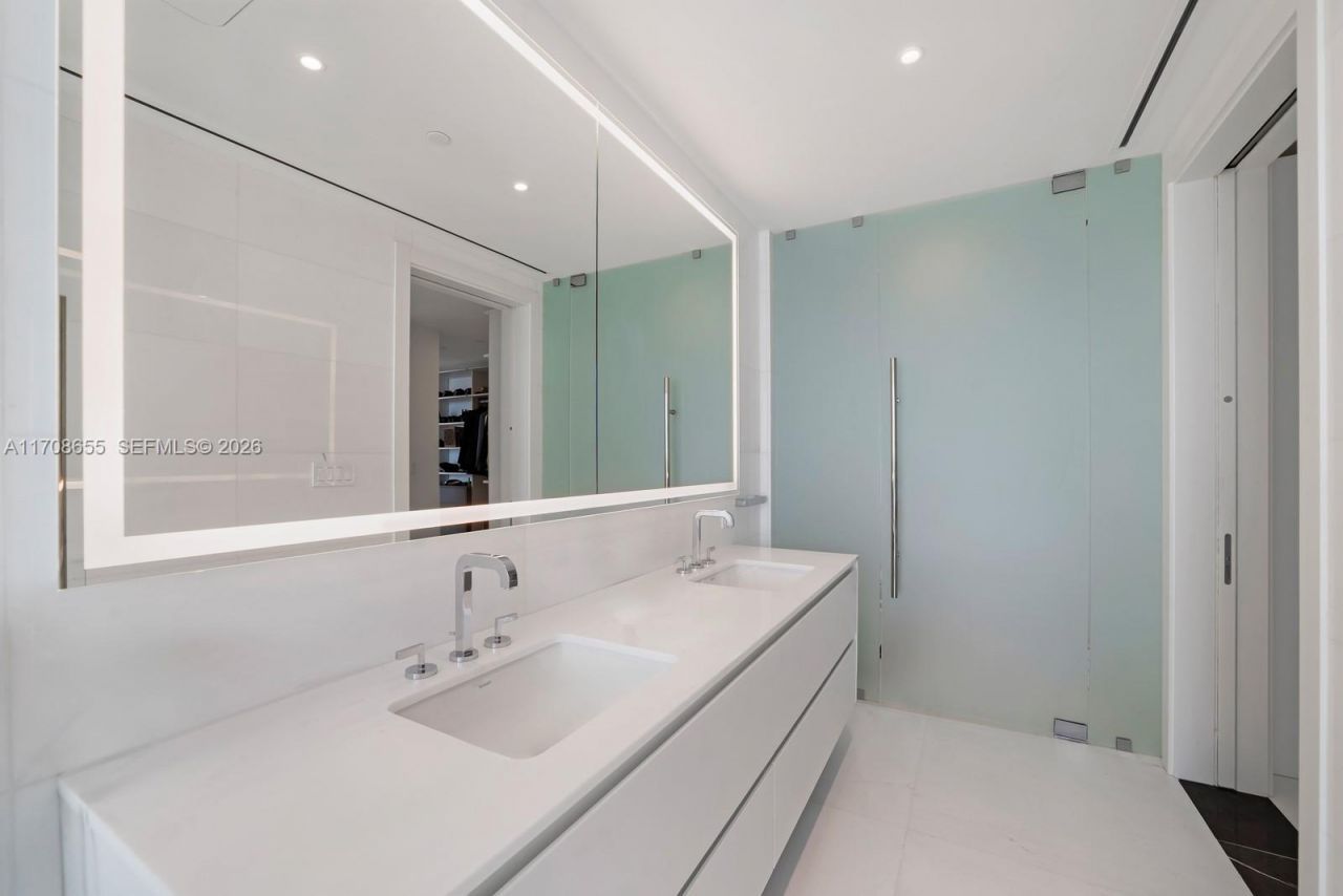 300 Biscayne Blvd Way, Unit 4703, Miami, FL 33131 Photo