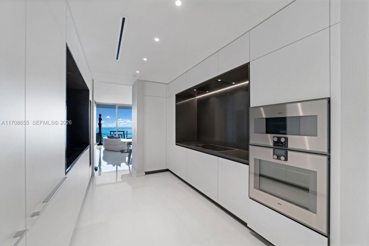 300 Biscayne Blvd Way, Unit 4703, Miami, FL 33131 Photo