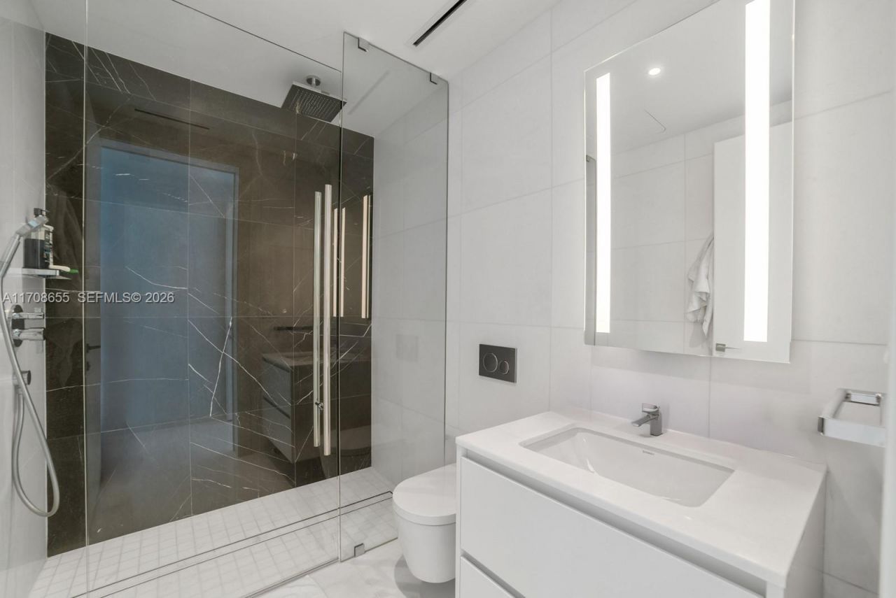 300 Biscayne Blvd Way, Unit 4703, Miami, FL 33131 Photo