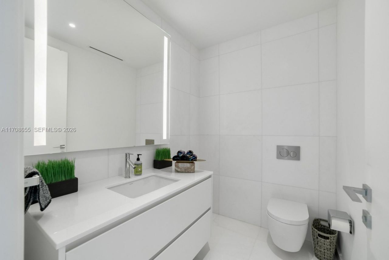 300 Biscayne Blvd Way, Unit 4703, Miami, FL 33131 Photo