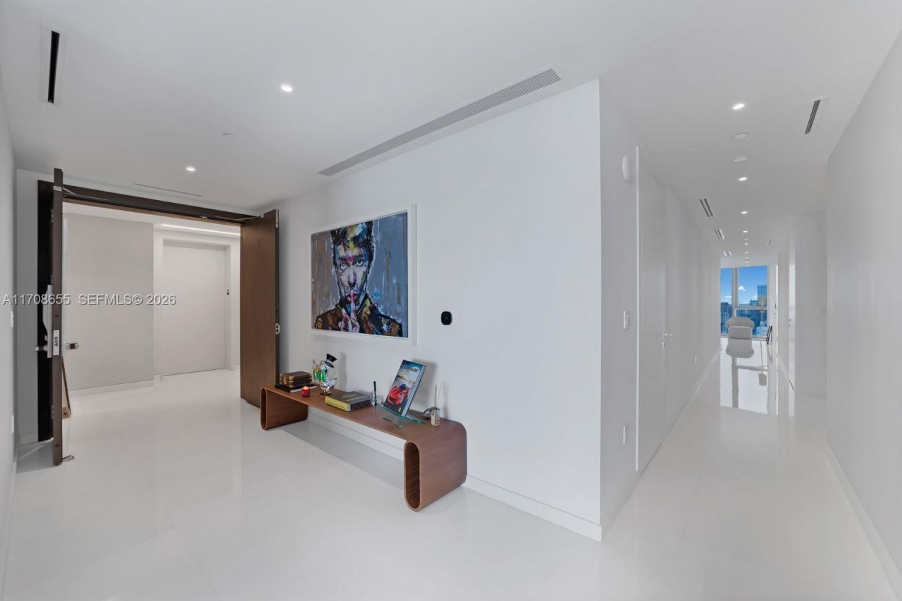 300 Biscayne Blvd Way, Unit 4703, Miami, FL 33131 Photo