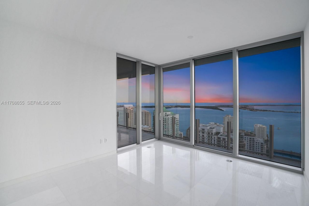 300 Biscayne Blvd Way, Unit 4703, Miami, FL 33131 Photo
