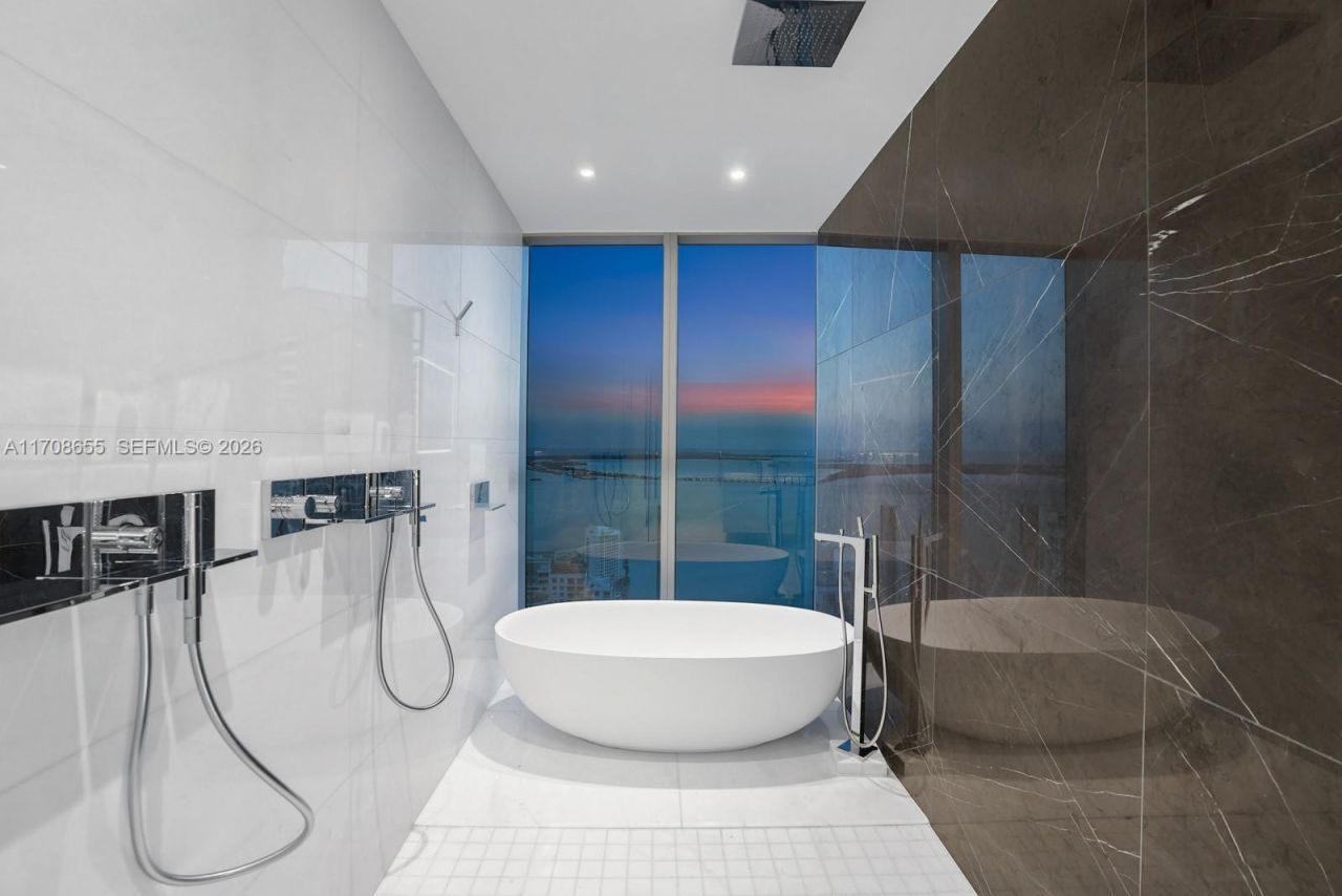 300 Biscayne Blvd Way, Unit 4703, Miami, FL 33131 Photo