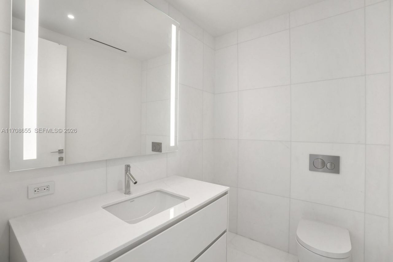 300 Biscayne Blvd Way, Unit 4703, Miami, FL 33131 Photo