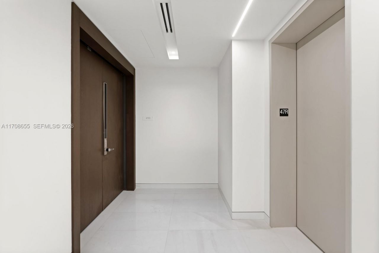 300 Biscayne Blvd Way, Unit 4703, Miami, FL 33131 Photo