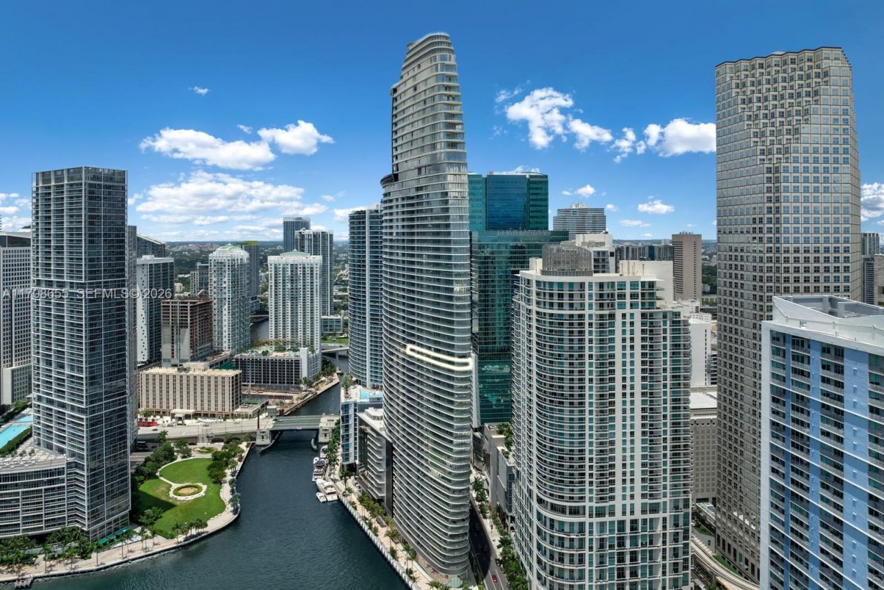 300 Biscayne Blvd Way, Unit 4703, Miami, FL 33131 Photo