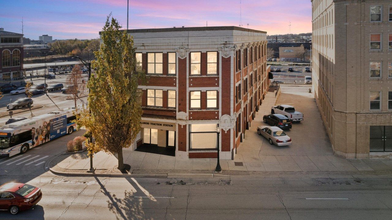 41 E. University Avenue, Champaign, IL 61820