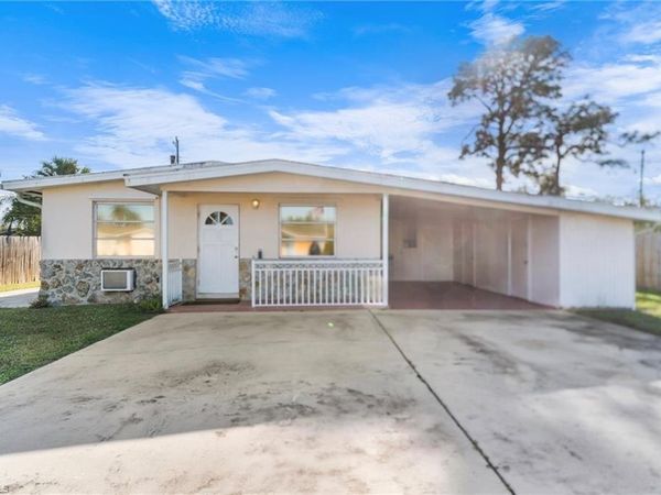 4820 Barcelona CIR, NAPLES, FL 34112