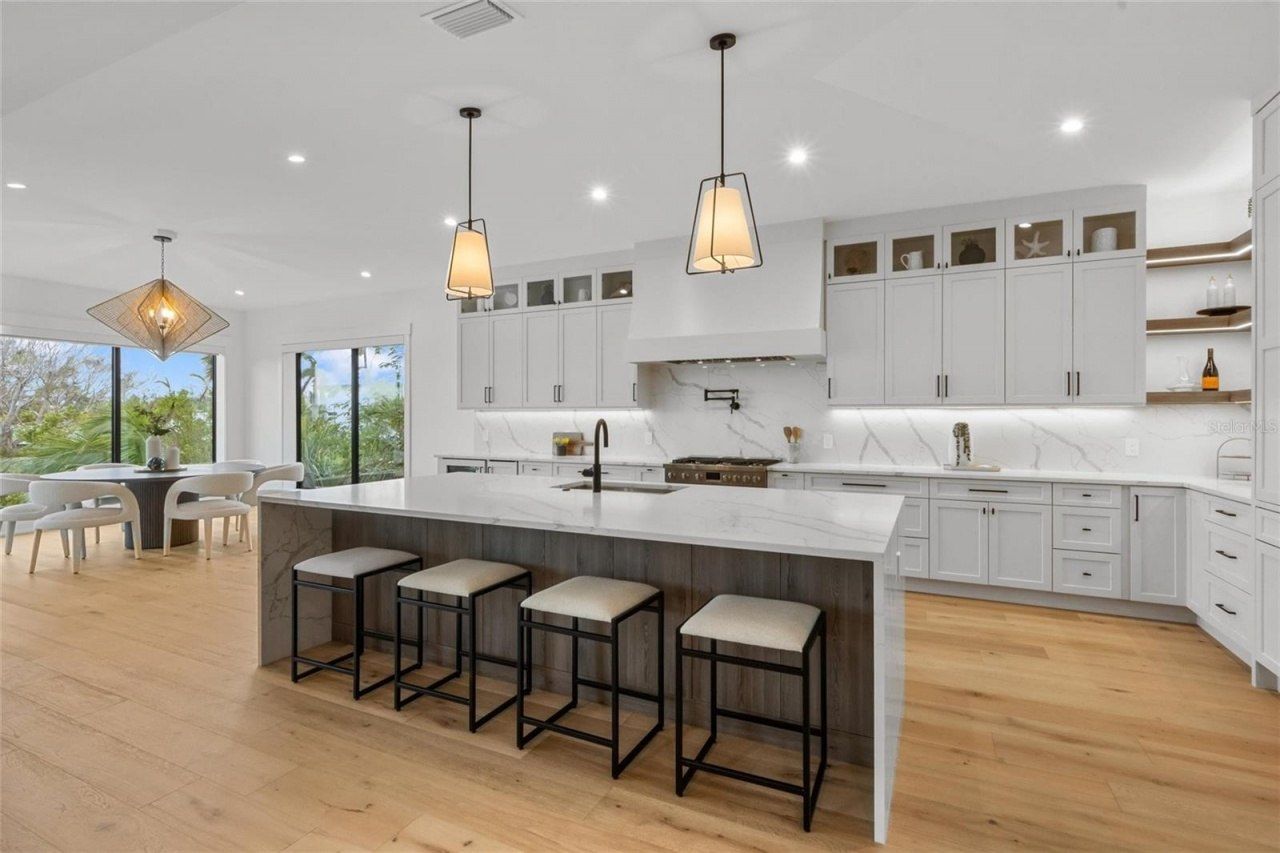 329 Tarpon Street, Anna Maria, FL 34216 Photo