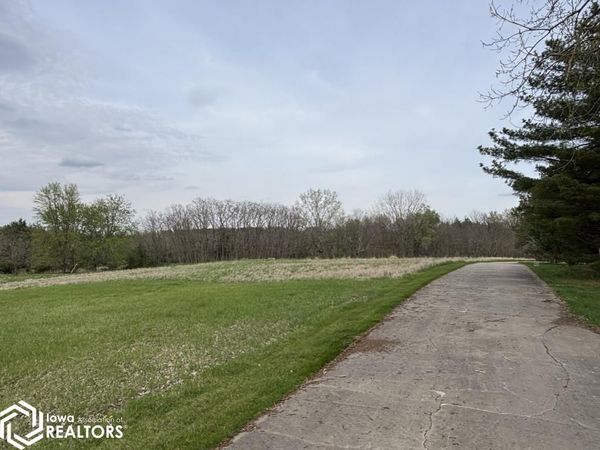 401 Pond Road, Fairfield, IA 52556