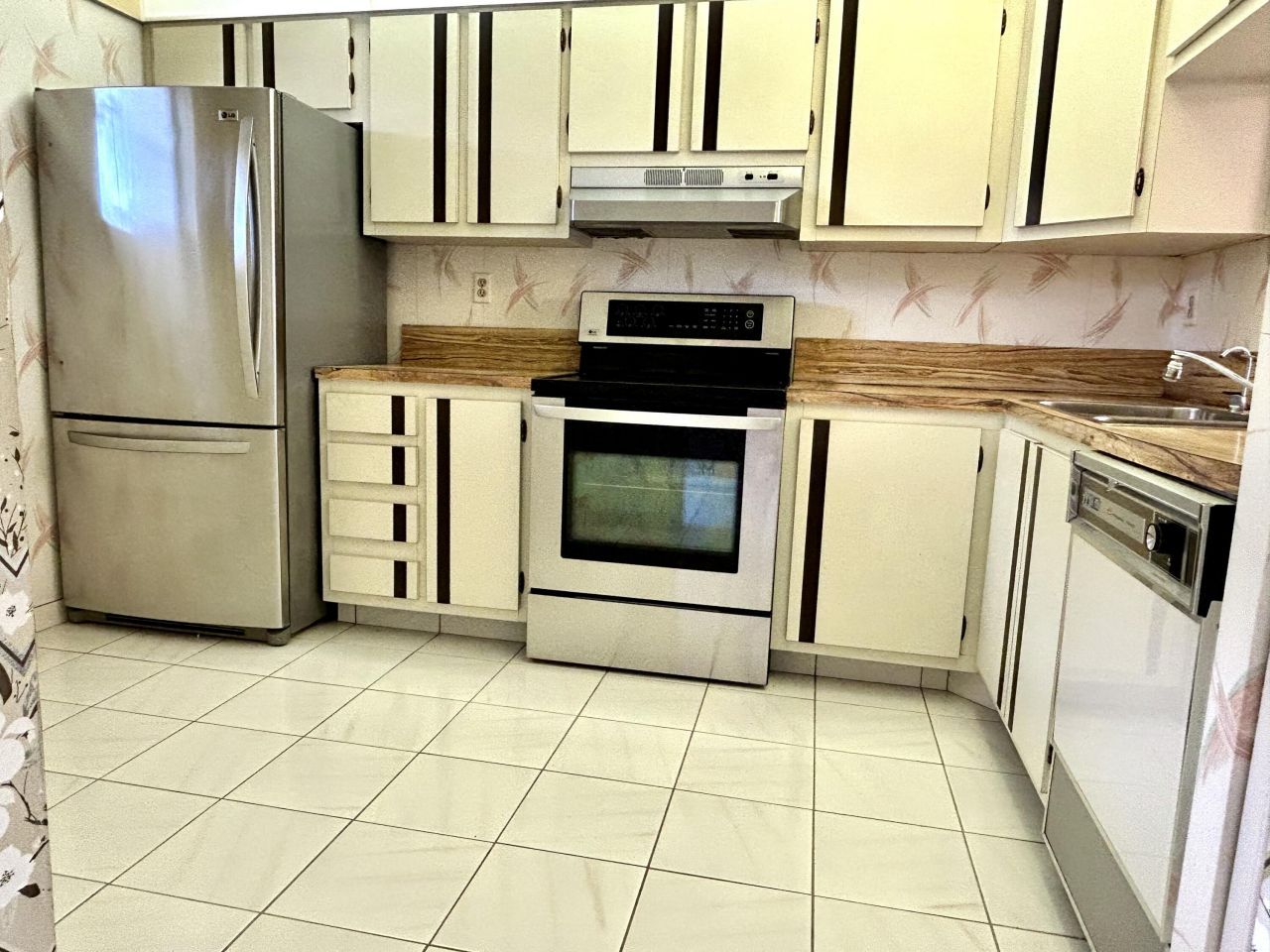 3930 Inverrary Boulevard, Unit 303-D, Lauderhill, FL 33319 Photo