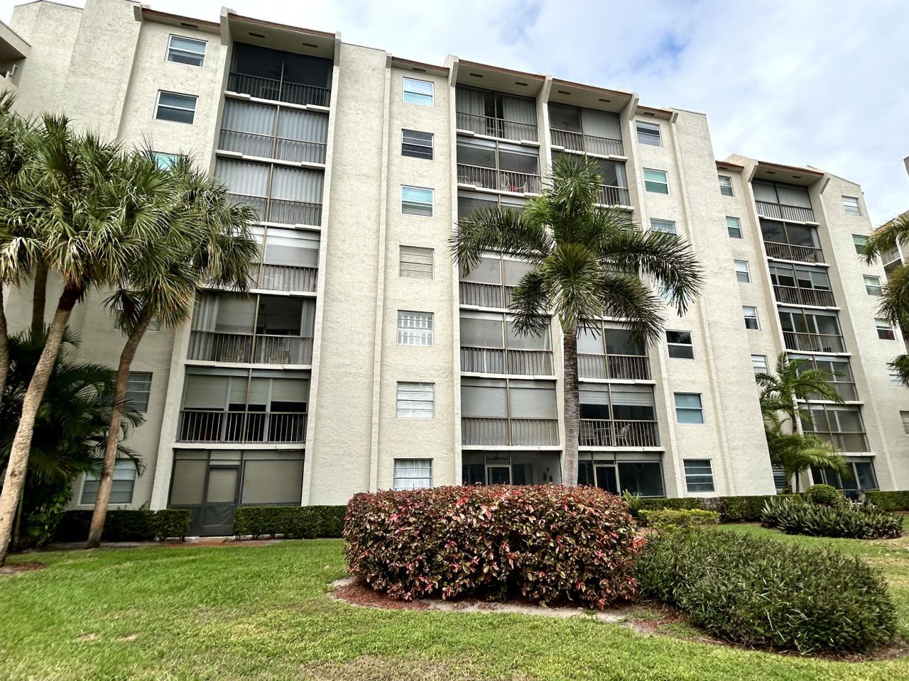 3930 Inverrary Boulevard, Unit 303-D, Lauderhill, FL 33319 Photo