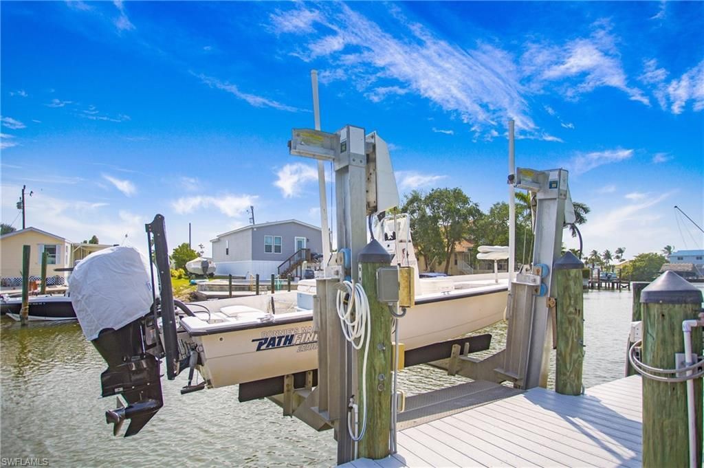 318 Angler Dr, Unit 402, Goodland, FL 34140 Photo