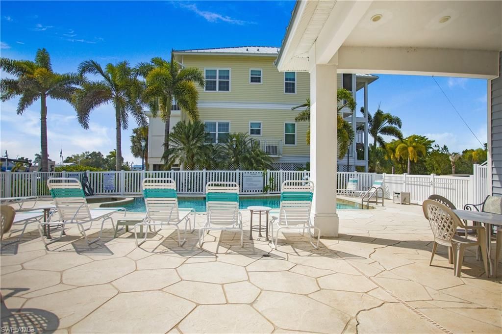 318 Angler Dr, Unit 402, Goodland, FL 34140 Photo