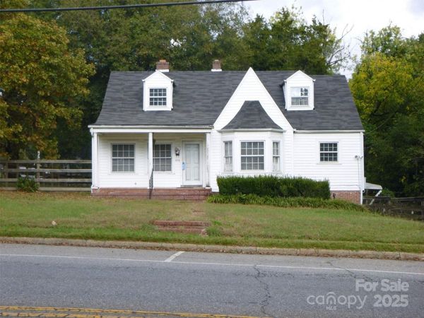 214 E Trade Street, Dallas, NC 28034